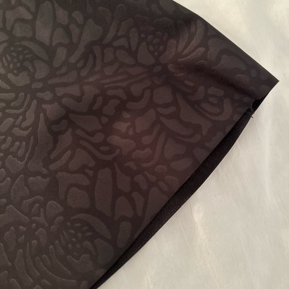 lululemon Good To Go Skirt Petal Camo Embossed Black RARE - Picture 9 of 11